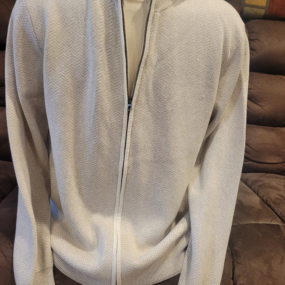 New Daniel Hechter Men's Sweater. Size XL